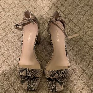 Fabulous sandals ! So in style !